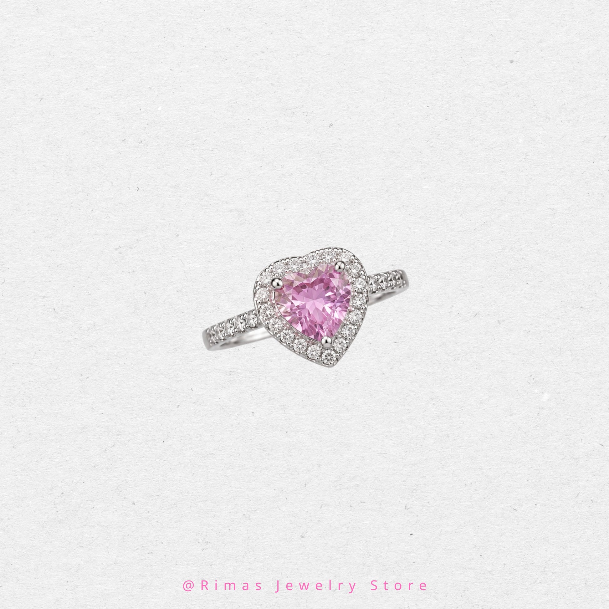 Bague cœur femme argentée Rosalie sur fond blanc