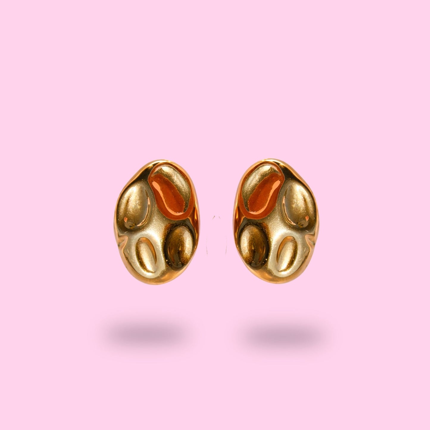 boucles d'oreilles dorées effet foissé