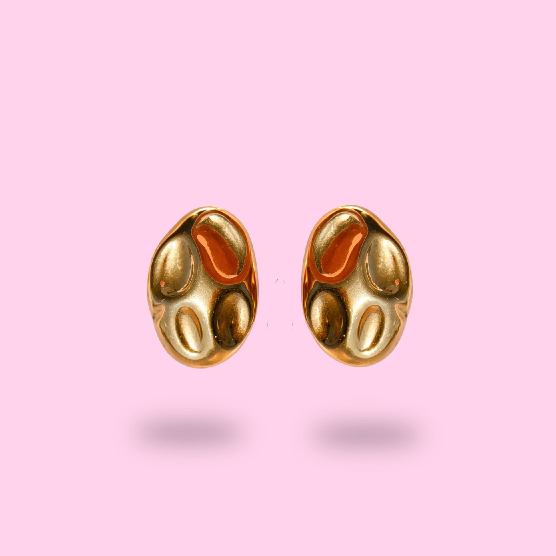 boucles d'oreilles dorées effet foissé