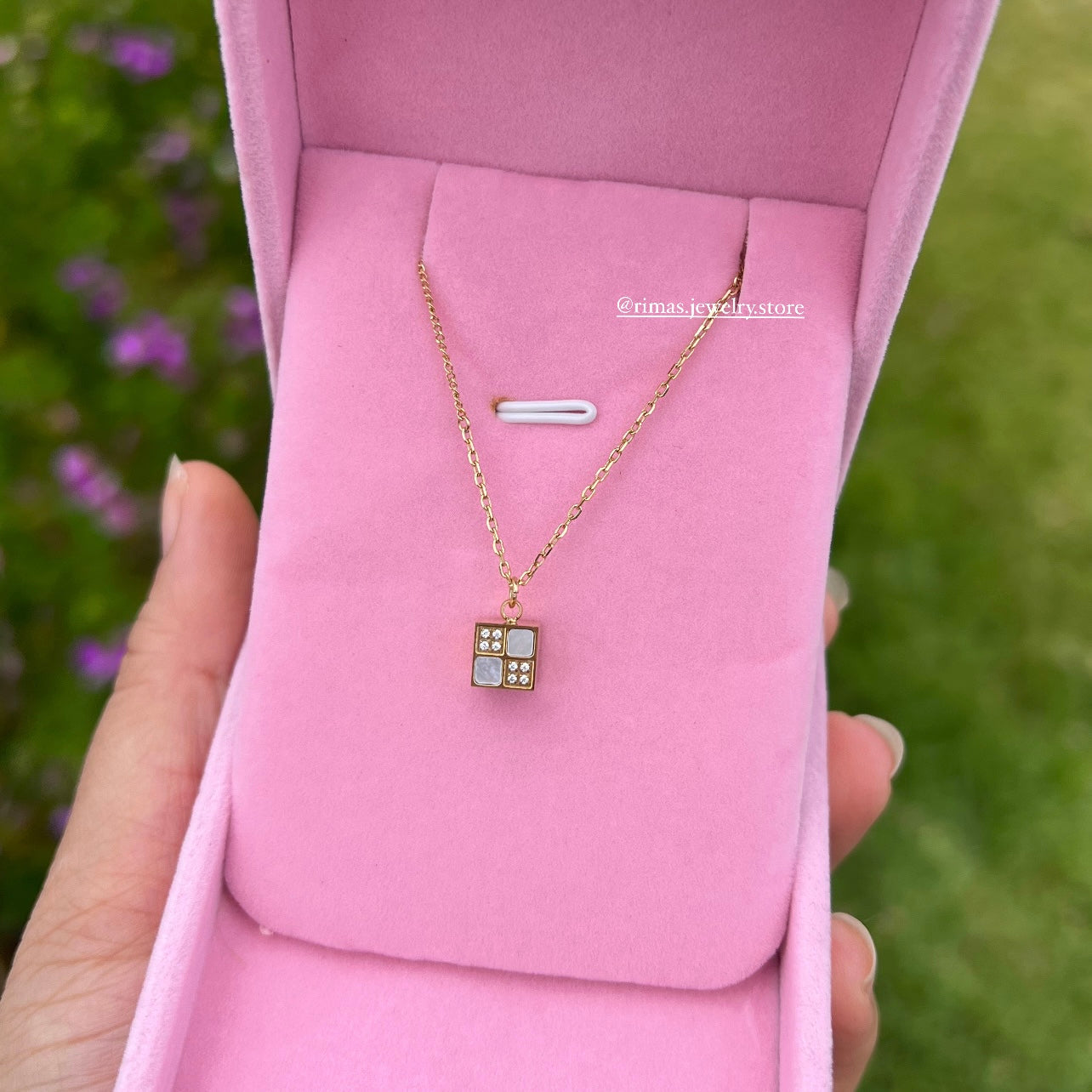 collier cube simple minimaliste